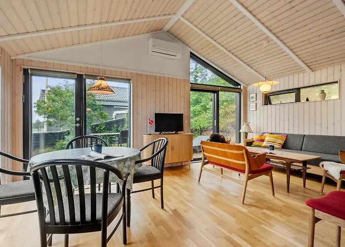 1 Bedroom Stunning In V *