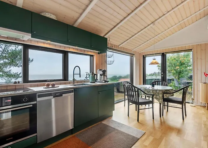 1 Bedroom Stunning In V