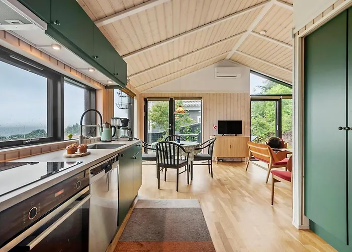 1 Bedroom Stunning In V